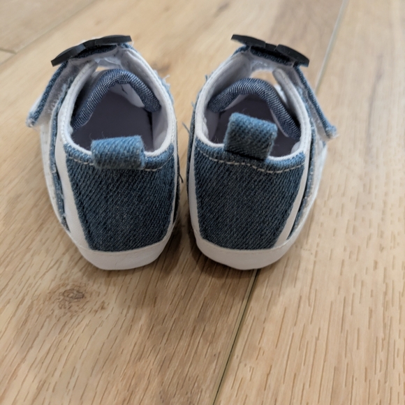 Mickey Mouse Baby Shoes - Picture 4 of 6